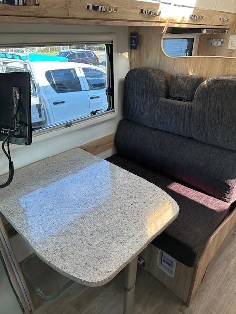 2020 Avan Ovation M7