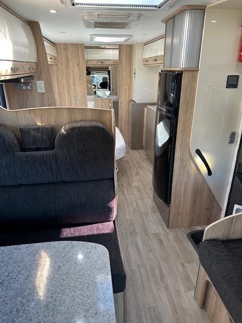 2020 Avan Ovation M7