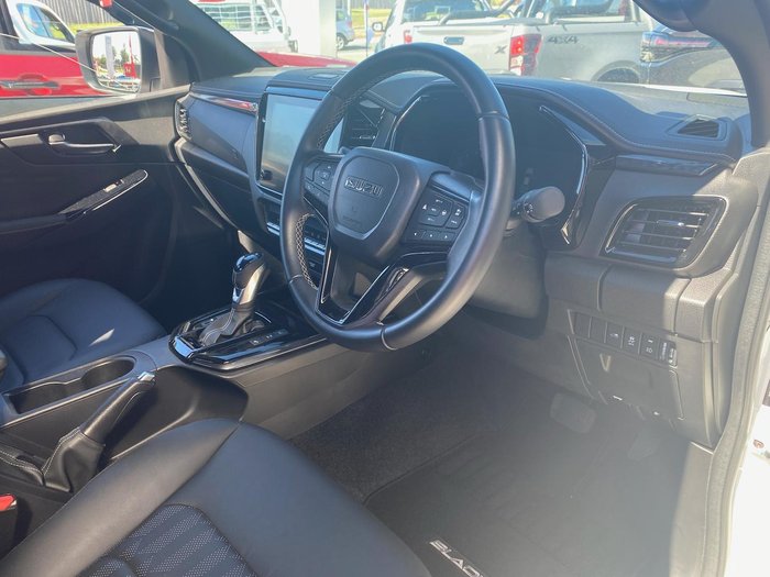 2025 Isuzu D-MAX BLADE