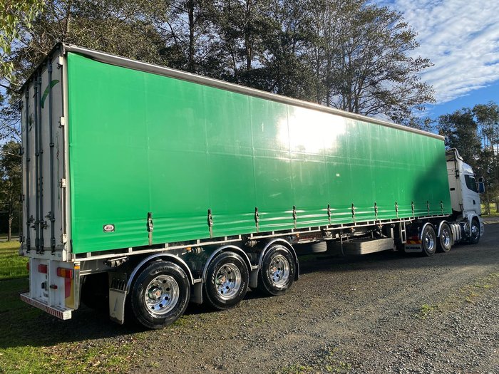 2010 Freighter 22 Pallet 45' Curtainsider Green