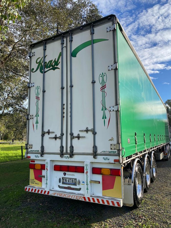 2010 Freighter 22 Pallet 45' Curtainsider Green