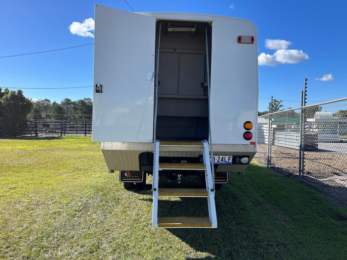 2021 Hino 817 Able White