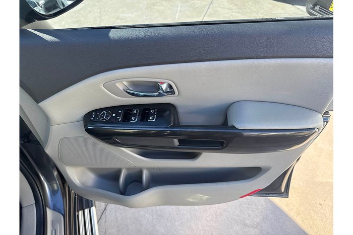 2015 Kia Carnival SLi