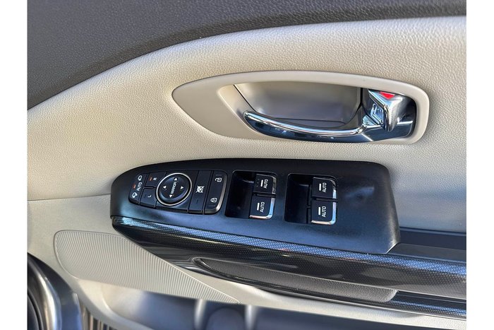 2015 Kia Carnival SLi