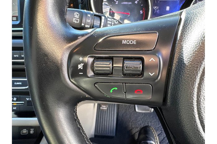 2015 Kia Carnival SLi