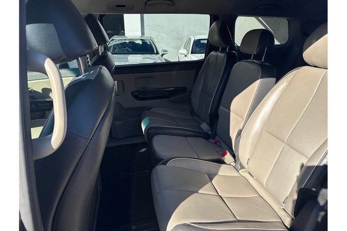 2015 Kia Carnival SLi