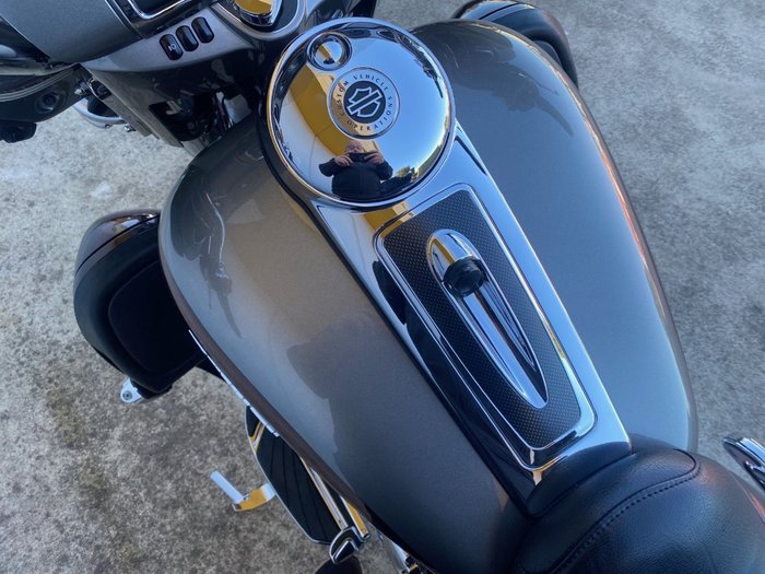 2015 HARLEY-DAVIDSON CVO LIMITED Maroon