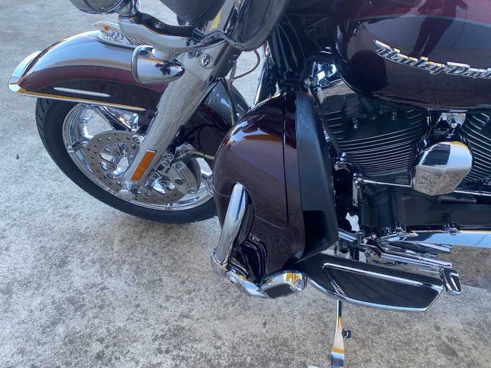 2015 HARLEY-DAVIDSON CVO LIMITED Maroon
