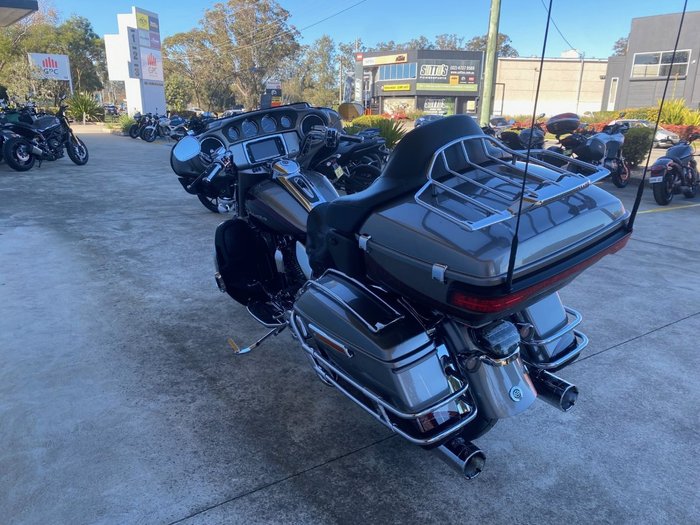 2015 HARLEY-DAVIDSON CVO LIMITED Maroon