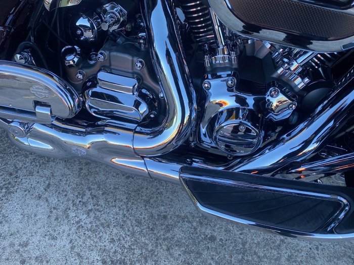 2015 HARLEY-DAVIDSON CVO LIMITED Maroon