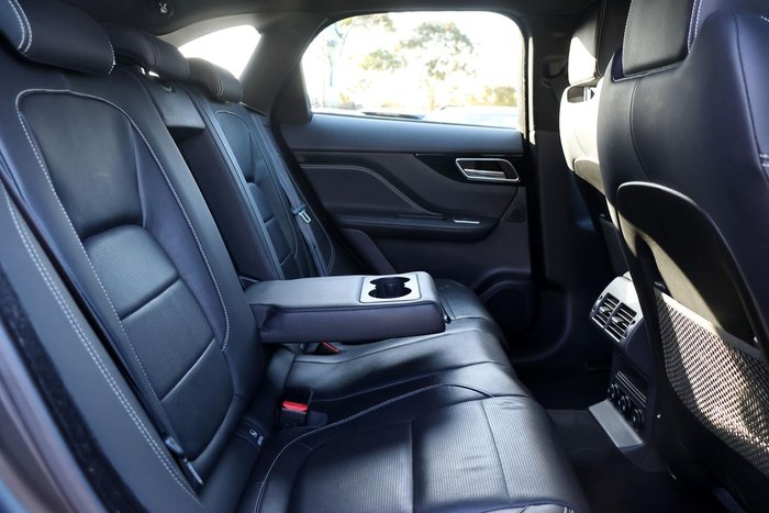 2018 Jaguar F-PACE 25d R-Sport