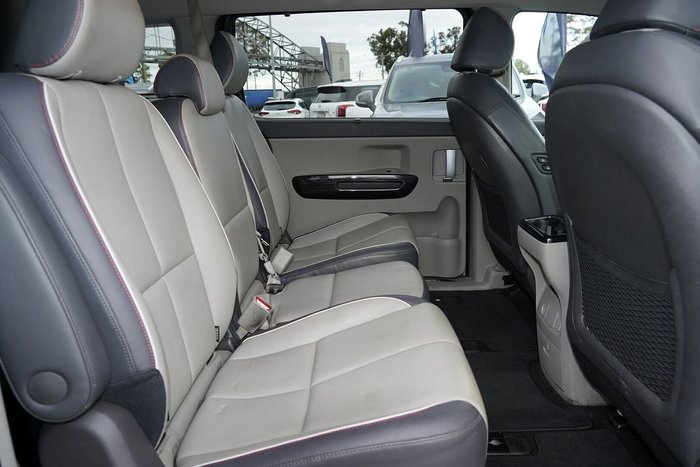2017 Kia Carnival Platinum