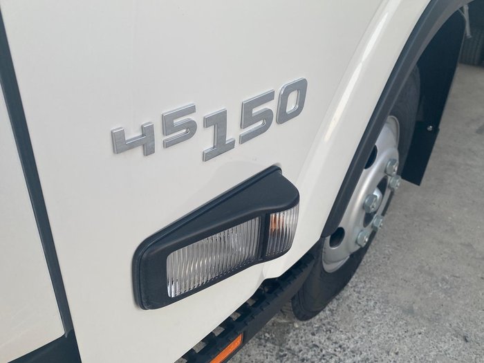 2025 Isuzu N Series NNR 45-150 White