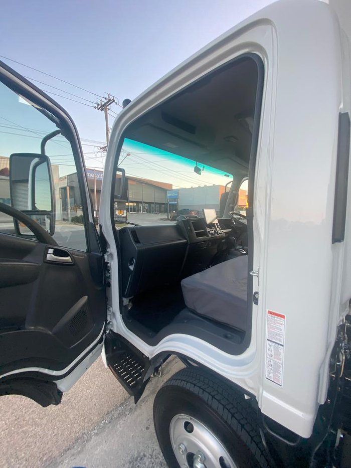 2025 Isuzu N Series NNR 45-150 White