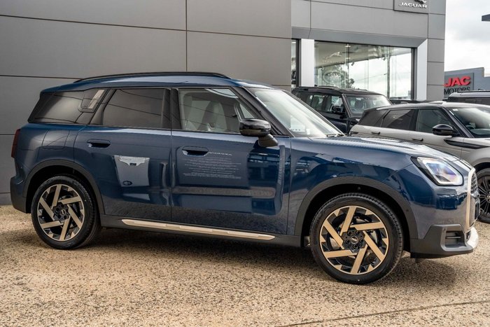 2025 MINI Countryman S Favoured