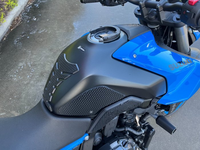 2023 Suzuki GSX-8S BLUE