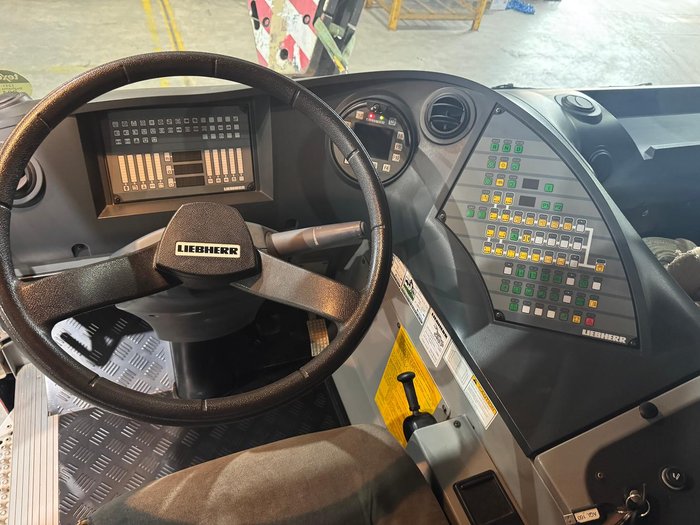 2014 Liebherr Ltm1160-5.1 Red