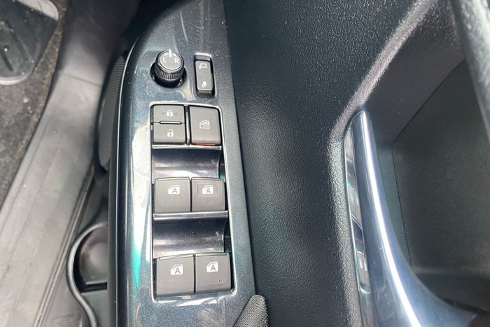 2022 Toyota Hilux SR5