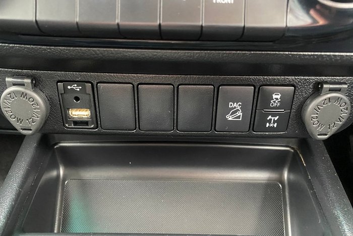 2022 Toyota Hilux SR5