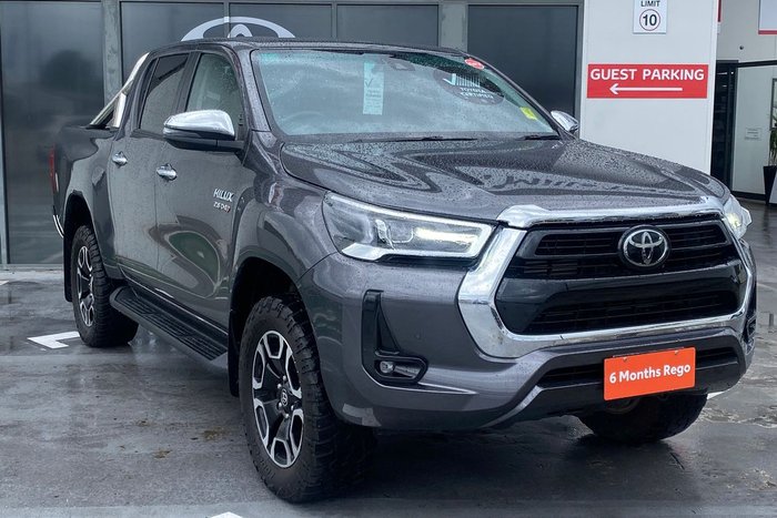 2022 Toyota Hilux SR5
