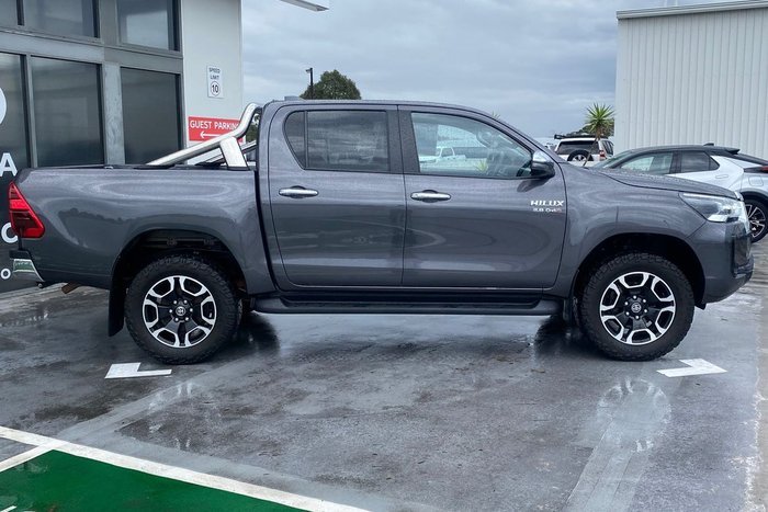 2022 Toyota Hilux SR5