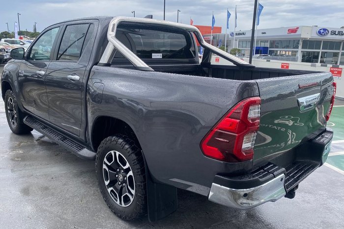 2022 Toyota Hilux SR5