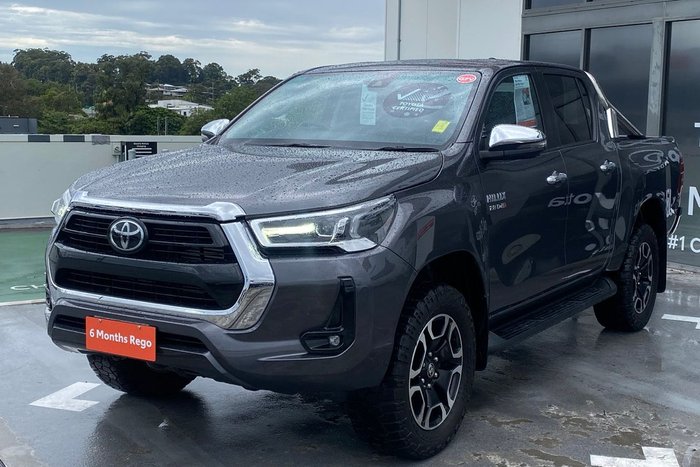 2022 Toyota Hilux SR5