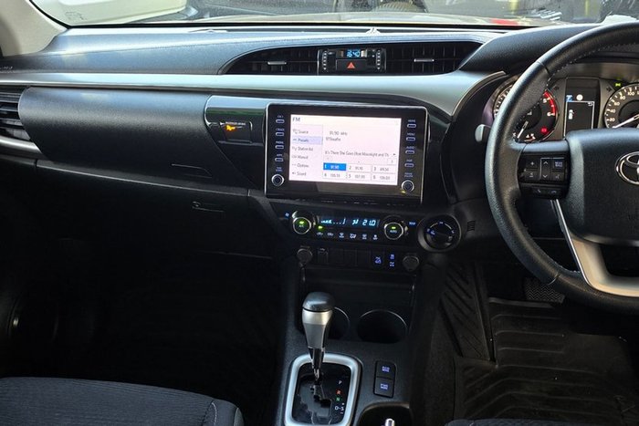2021 Toyota Hilux SR5