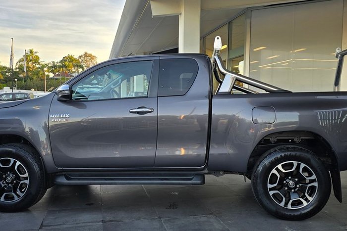 2021 Toyota Hilux SR5