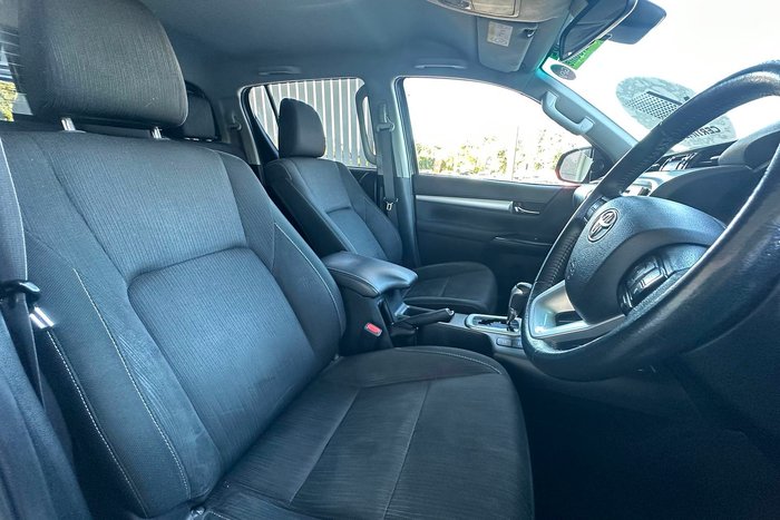 2019 Toyota Hilux SR5