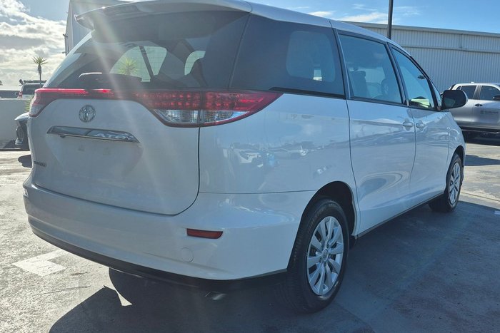 2017 Toyota Tarago GLi