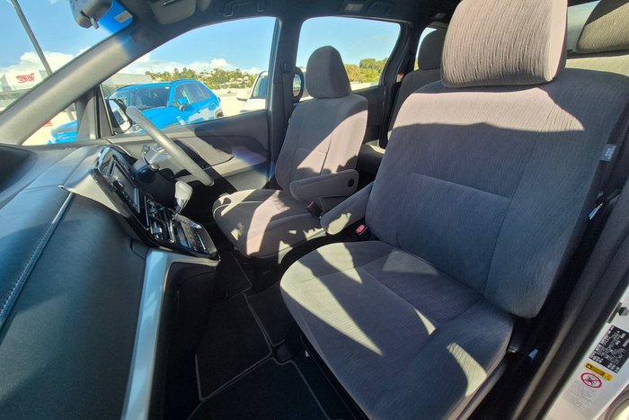 2017 Toyota Tarago GLi
