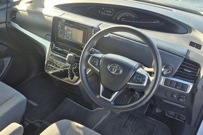 2017 Toyota Tarago GLi