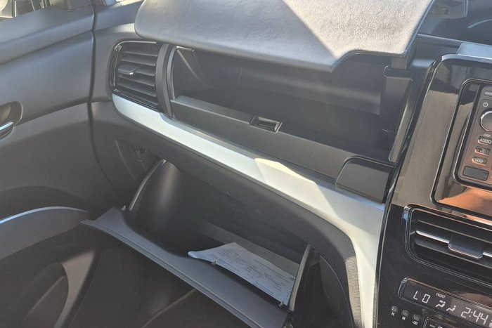 2017 Toyota Tarago GLi