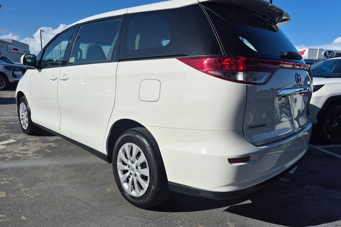 2017 Toyota Tarago GLi