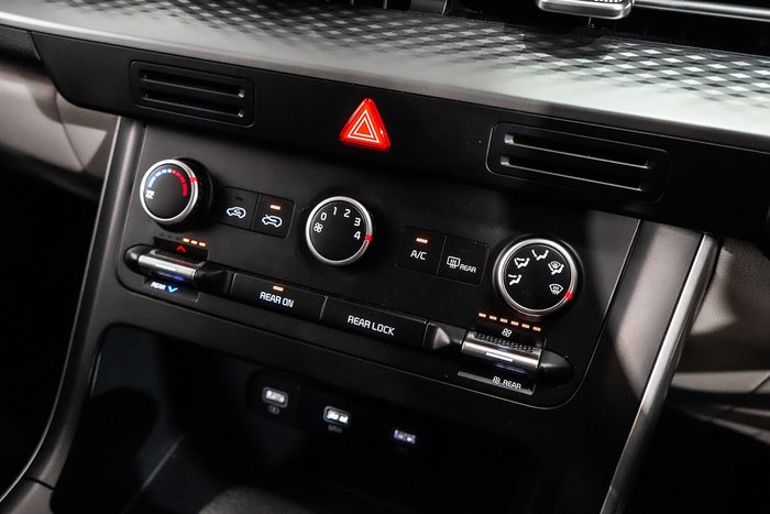 2022 Kia Carnival S