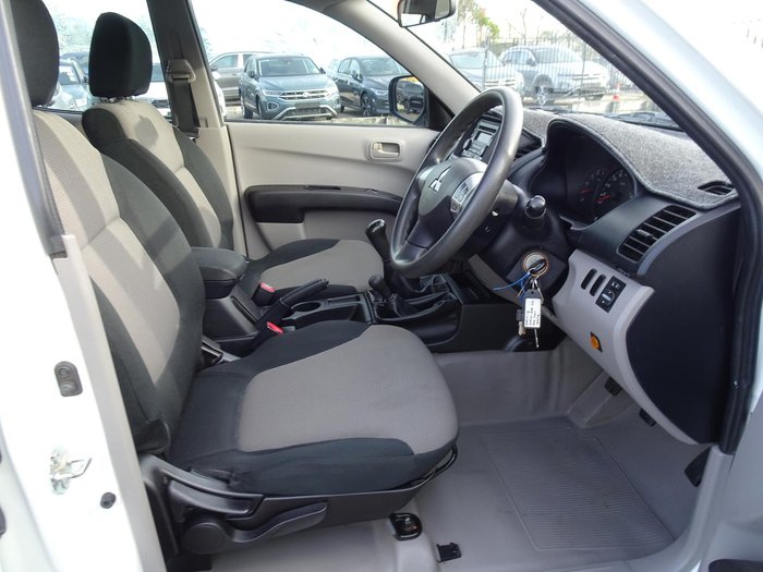 2009 Mitsubishi Triton GLX MN MY10 4X4 Dual Range White