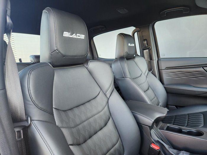 2025 Isuzu D-MAX BLADE