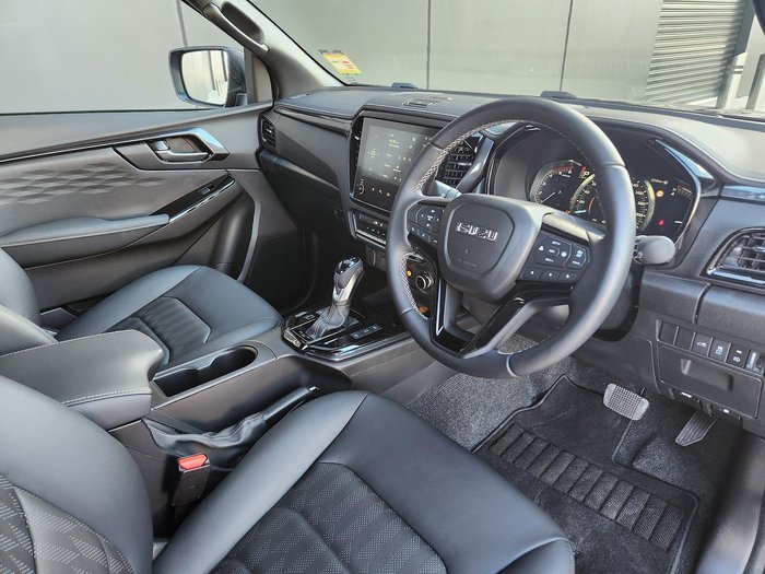 2025 Isuzu D-MAX BLADE
