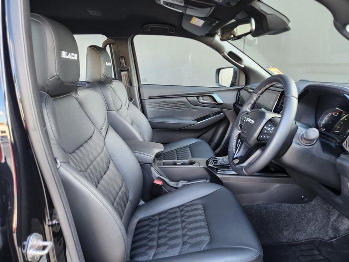 2025 Isuzu D-MAX BLADE
