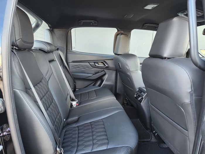 2025 Isuzu D-MAX BLADE