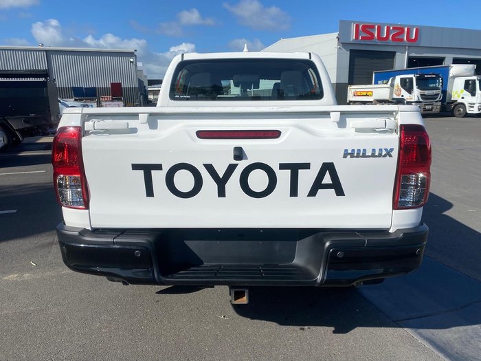 2024 Toyota Hilux SR
