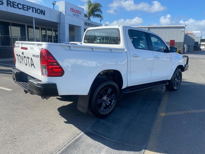2024 Toyota Hilux SR