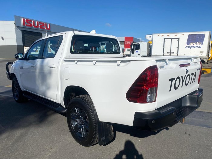 2024 Toyota Hilux SR