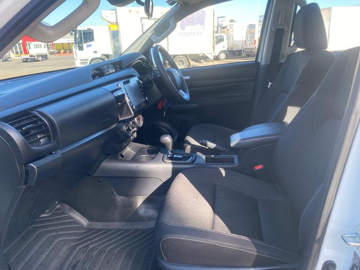 2024 Toyota Hilux SR