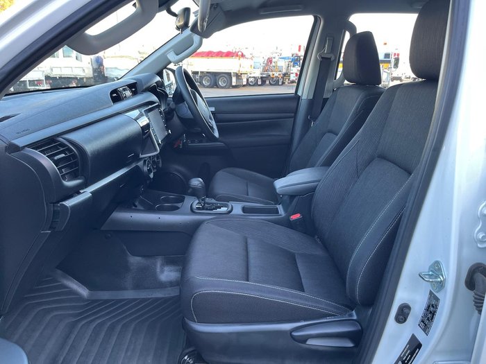 2024 Toyota Hilux SR