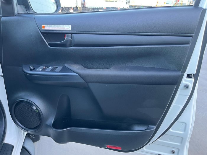 2024 Toyota Hilux SR