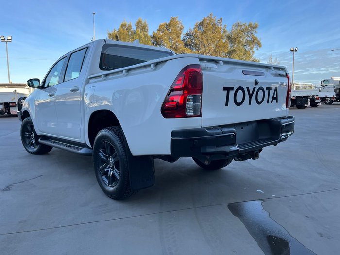 2024 Toyota Hilux SR