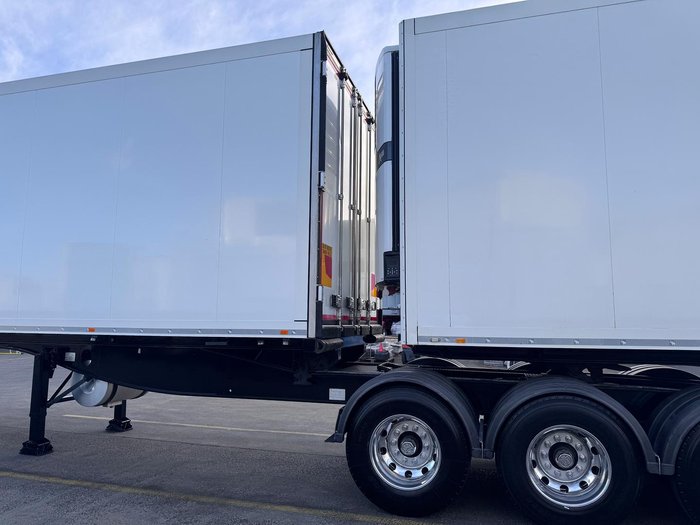 2022 Schmitz 46 Pallet -30 B Triple Double Stacker, Rt Black