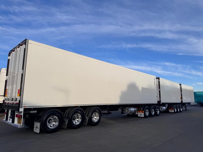 2022 Schmitz 46 Pallet -30 B Triple Double Stacker, Rt Black